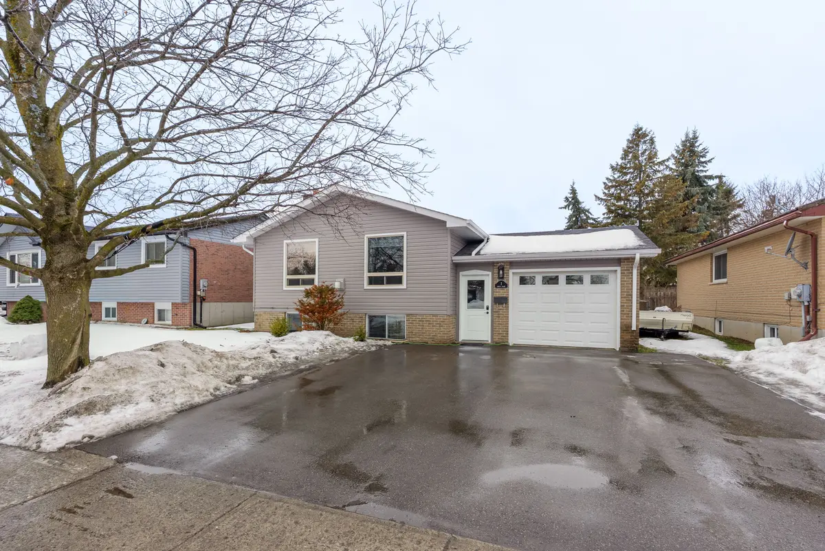 Kawartha Lakes, ON K9V 5J3,7 Birch CT