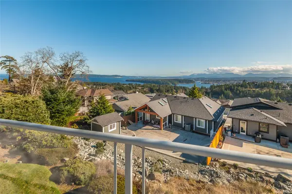 3748 Glen Oaks Dr, Nanaimo, BC V9T 6H2