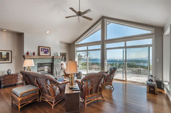 3748 Glen Oaks Dr, Nanaimo, BC V9T 6H2