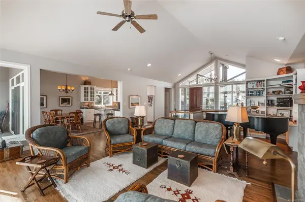 3748 Glen Oaks Dr, Nanaimo, BC V9T 6H2