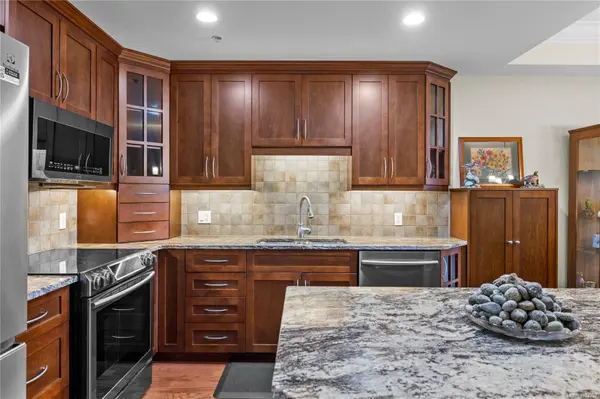 222 Second Ave W #303, Qualicum Beach, BC V9K 0A4