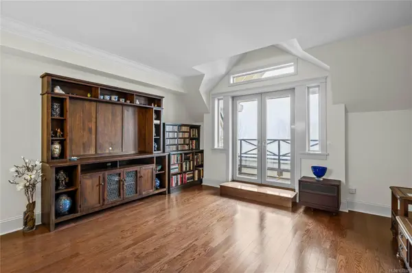 222 Second Ave W #303, Qualicum Beach, BC V9K 0A4