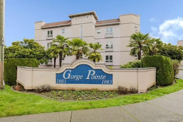 1085 Tillicum Rd #401, Esquimalt, BC V9A 7M3