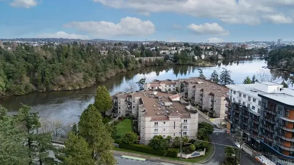 1085 Tillicum Rd #401, Esquimalt, BC V9A 7M3