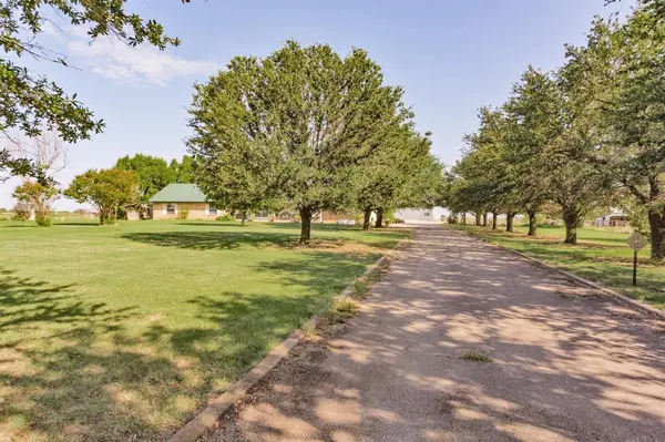 9560 Swafford Road,  Justin,  TX 76247