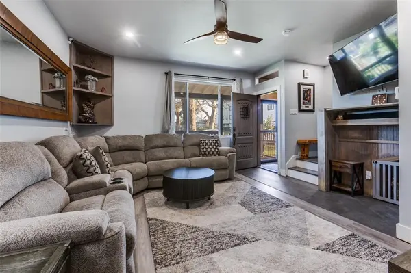 1529 Seegar Street, Dallas, TX 75215