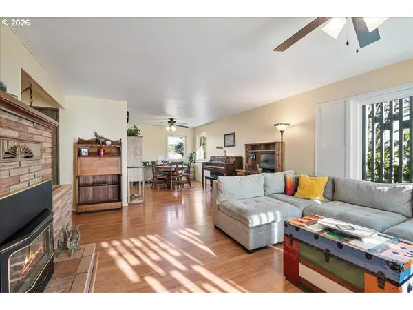 Sweet Home, OR 97386,760 SE BIRCH ST