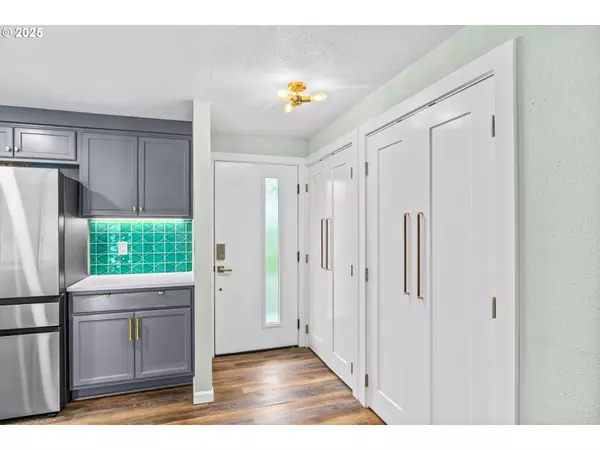 Eugene, OR 97402,27862 GREEN OAKS DR