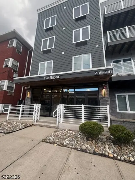 North Arlington Boro, NJ 07031,241 Ridge Rd