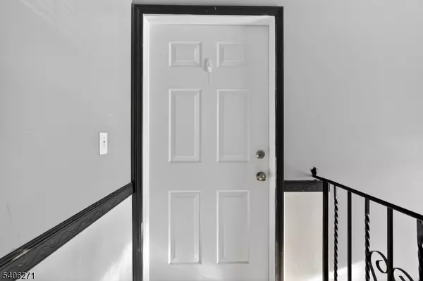 Newark City, NJ 07103,71 Hartford St #2