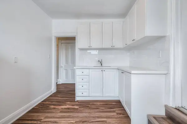 45 Clinton ST #3, Toronto C01, ON M6J 2N9