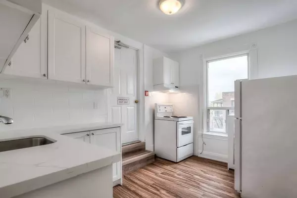 Toronto C01, ON M6J 2N9,45 Clinton ST #3