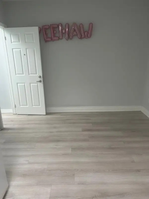 Toronto C01, ON M6G 1C2,717 College ST #2nd Flr