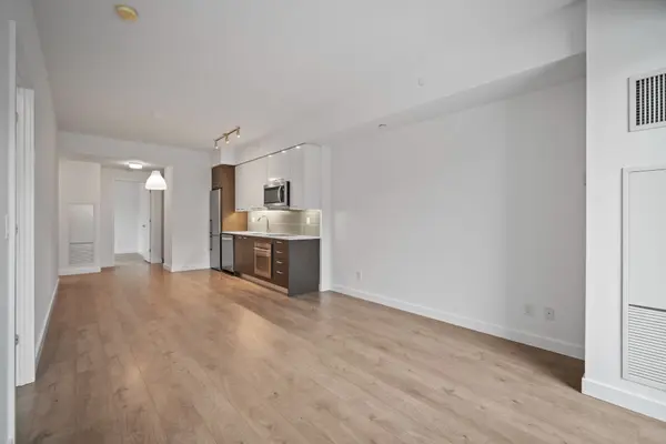 Toronto C03, ON M6C 0B1,109 Vaughan RD #205