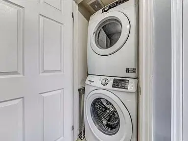 Toronto E08, ON M1J 0A4,52 Jeremiah LN