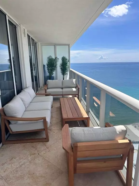 Hallandale Beach, FL 33009,1830 S Ocean Dr #2406