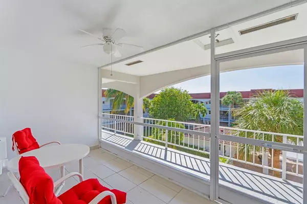 Hallandale Beach, FL 33009,581 BLUE HERON DR #317-B