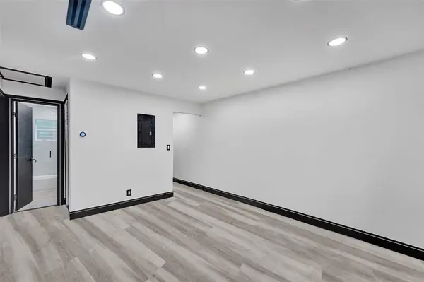 Lauderhill, FL 33313,5310 NW 16th St #C