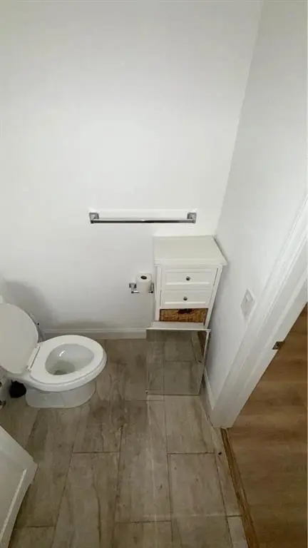 Hallandale Beach, FL 33009,800 Moffett St #4