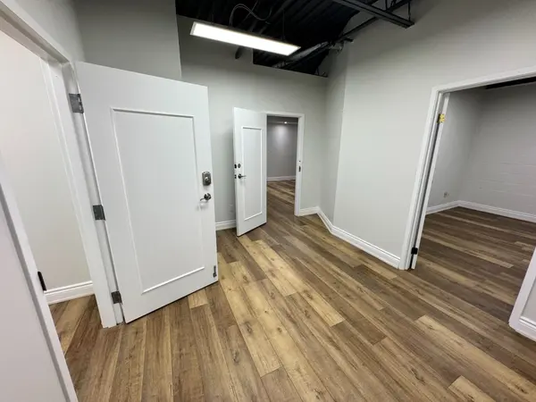 Vaughan, ON L4L 9P1,8611 Weston RD #28 upper Level