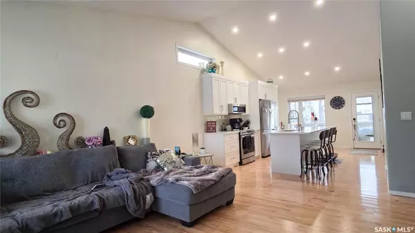 Saskatoon, SK S7T 0C5,815 Lynd CRESCENT