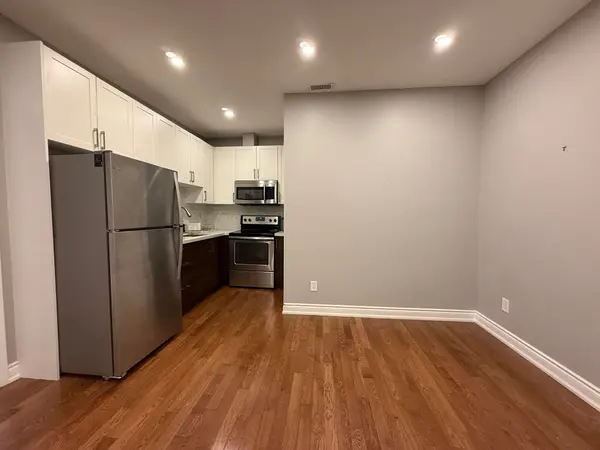 Toronto W01, ON M6R 1A6,1558 Queen ST W #B