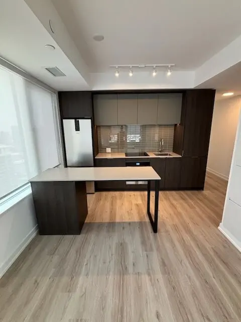 Mississauga, ON L5B 0P6,395 Square One DR ##2803