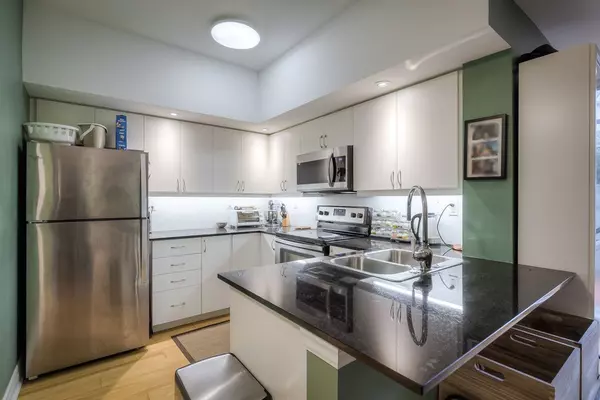 Toronto W02, ON M6P 3P5,47 Macaulay AVE #401