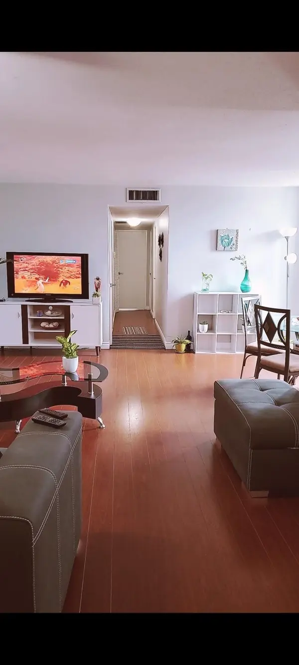 Mississauga, ON L5B 1R6,2323 Confederation Pkwy #PH03