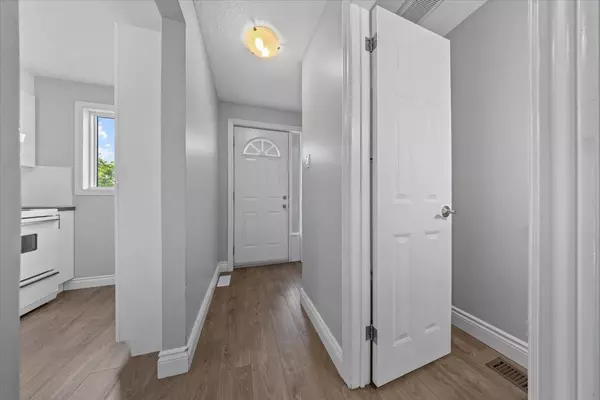 Orleans - Convent Glen And Area, ON K1C 4N8,6482 Bilberry DR W