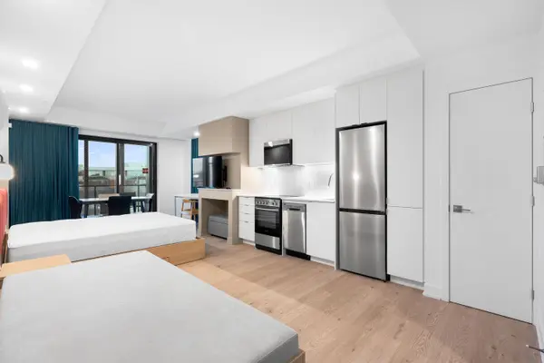 Cyrville - Carson Grove - Pineview, ON K1J 0E4,1250 Cummings AVE #422