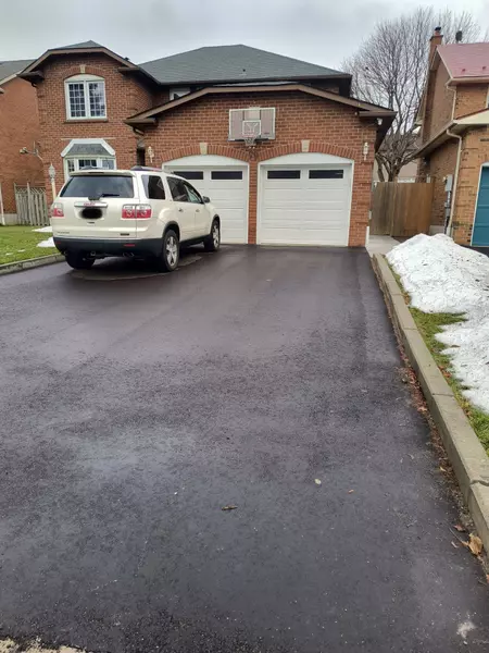 79 Gates CRES, Ajax, ON L1S 6Z4