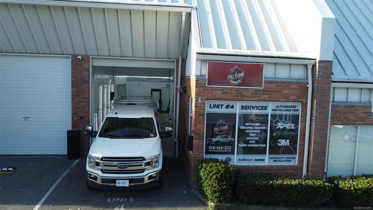 755 Vanalman Ave #4, Saanich, BC V9Z 3B8