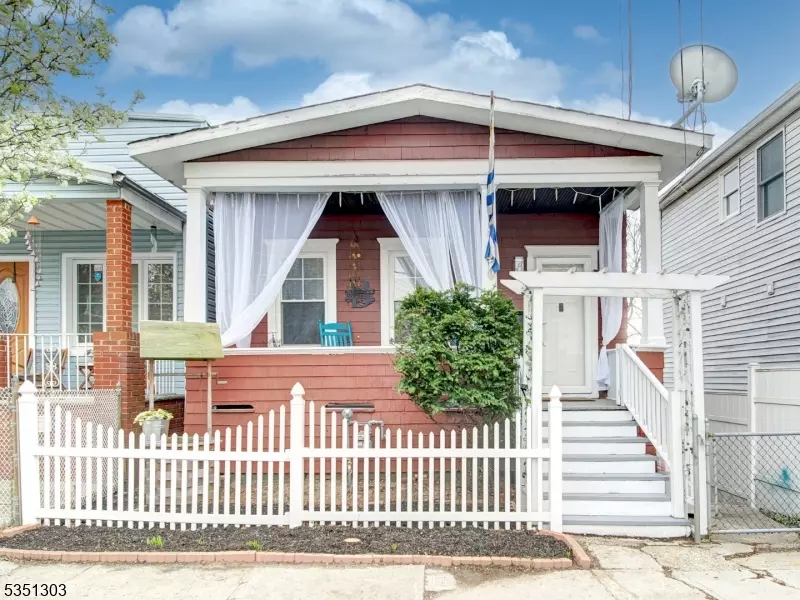 Perth Amboy City, NJ 08861,381 Keene St