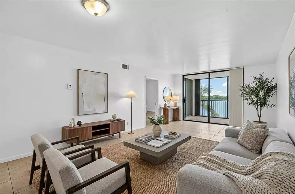 Oakland Park, FL 33309,117 Lake Emerald Dr #408