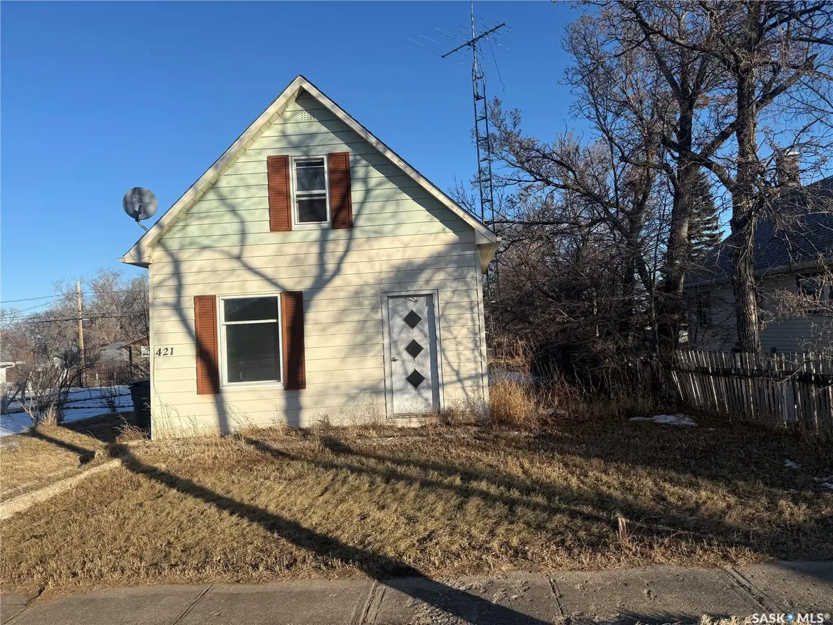 Assiniboia, SK S0H 0B0,421 3rd AVENUE E