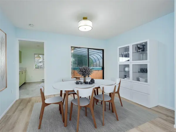 4220 Wakefield Pl, Saanich, BC V8N 6E5