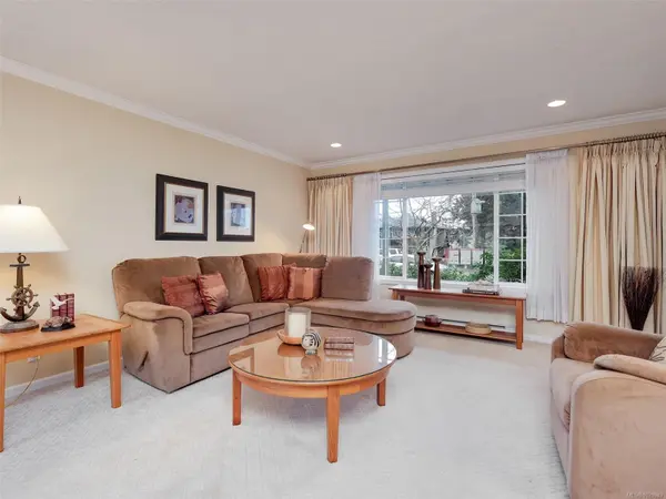 2087 James White Blvd, Sidney, BC V8L 4G5