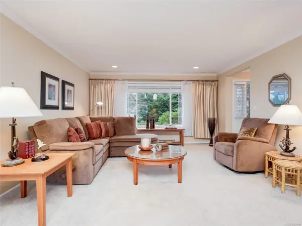 2087 James White Blvd, Sidney, BC V8L 4G5