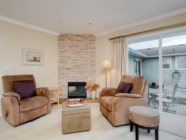 2087 James White Blvd, Sidney, BC V8L 4G5