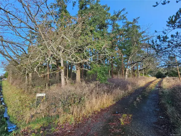 4299 Blenkinsop Rd, Saanich, BC V8X 2C3