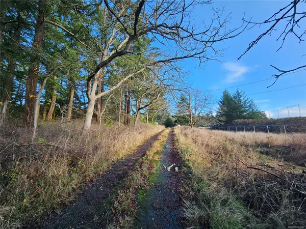 4299 Blenkinsop Rd, Saanich, BC V8X 2C3