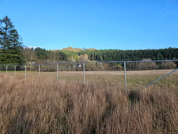 4299 Blenkinsop Rd, Saanich, BC V8X 2C3