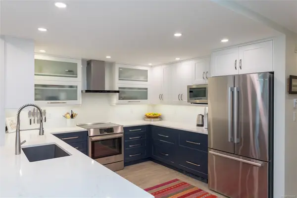 9851 Second St #1A, Sidney, BC V8L 3C7