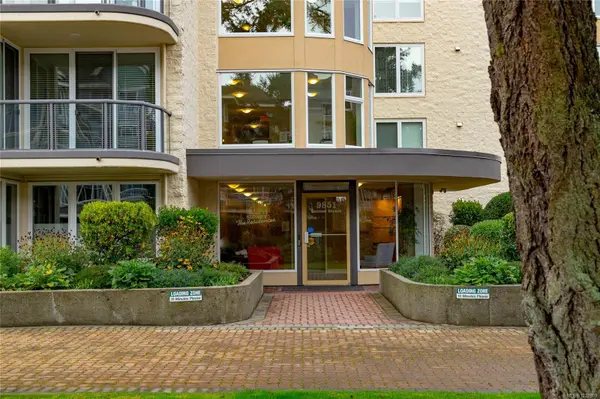 9851 Second St #1A, Sidney, BC V8L 3C7