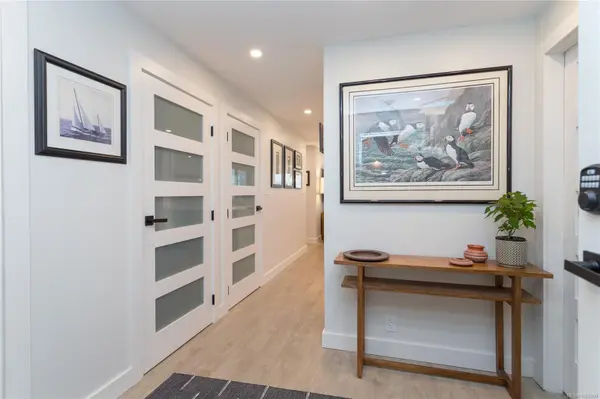 9851 Second St #1A, Sidney, BC V8L 3C7