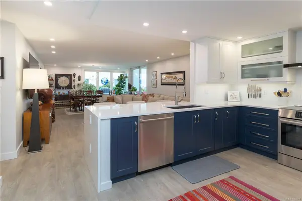 9851 Second St #1A, Sidney, BC V8L 3C7