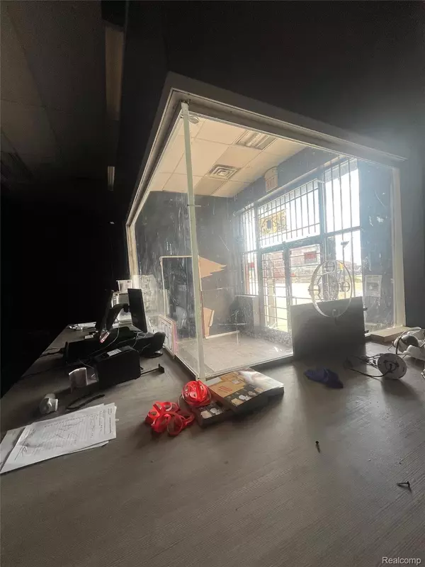 Detroit, MI 48215,12525 Mack AVE