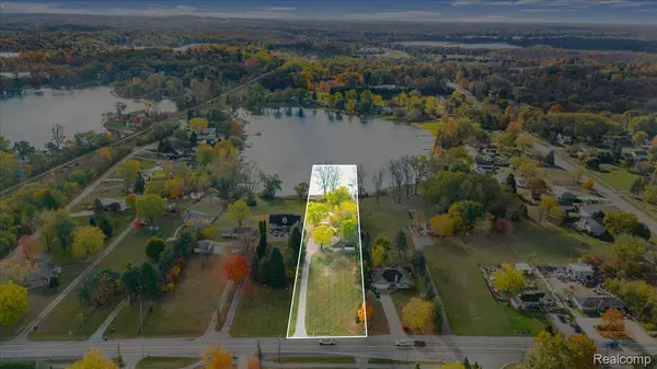 Lake Orion, MI 48362,551 Joslyn RD