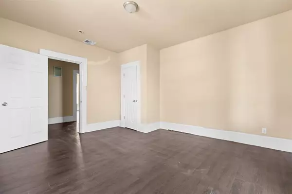 Hillsboro, TX 76645,102 Chestnut Street